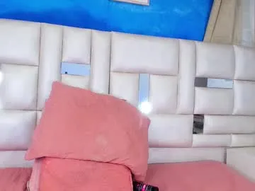 emma_curvy1 Image 10