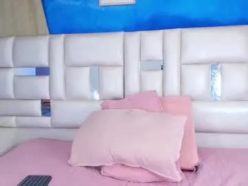 emma_curvy1 Image 19