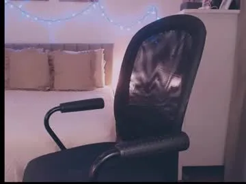 julialiones Image 12