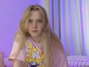 small_blondee Image 9