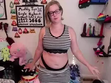 ten_tickle_pixie Image 16