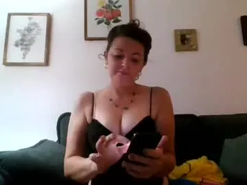 tinyassbossymilf Image 2